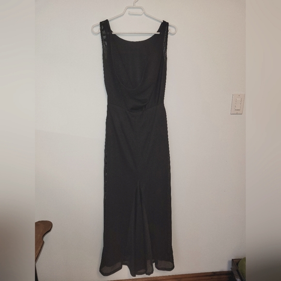 Black Gown - Picture 2 of 3